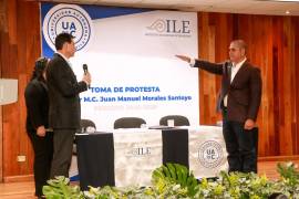 El rector Octavio Pimentel Martínez tomó protesta a Juan Manuel Morales Santoyo como primer director del Instituto de Lenguas Extranjeras de la Unidad Sureste.