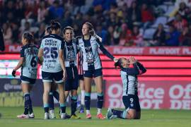 Pachuca remontó la serie ante Chivas para mantenerse en la pelea por el título.