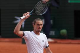Alexander Zverev avanzó con autoridad a los Cuartos de Final de Roland Garros 2026, mientras Iga Swiatek quedó fuera tras caer ante Marta Kostyuk en París.