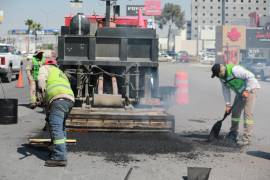 La escasez de asfalto ha complicado la planeación de trabajos de pavimentación y mantenimiento vial en Saltillo.