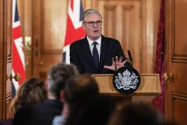El primer ministro británico, Keir Starmer, asiste a una conferencia de prensa para anunciar medidas de protección de los niños en internet, en la residencia oficial del primer ministro, en el centro de Londres.