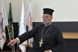 El padre Constantín Náser, párroco de la comunidad greco-ortodoxa de Yafa, denuncia haber sido detenido y agredido por la Policía israelí después de intervenir en defensa de un joven árabe.