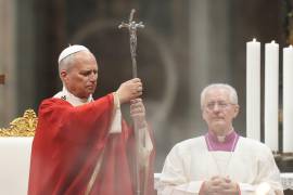 El papa León XIV celebra una misa en la Basílica de San Pedro, en el Vaticano, el jueves 8 de octubre de 2026, con motivo de la inauguración anual del curso académico de las universidades pontificias.