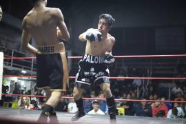 Juan Alexis Palomo debutó con creces en su primer pelea profesional, luego de vencer a Josué Linares.