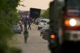 Vista del lugar donde se hallaron varios cadáveres en el interior de un camión de carga el lunes 27 de junio de 2022 en San Antonio.