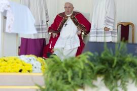 El Papa Francisco llega para una Misa en el Expo Grounds en Nur-Sultan, Kazajstán.