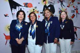 Sandra Gutiérrez, presidenta del Club Rotario Saltillo Empresarial, acompañada por Lorena Bermea, Yolanda Pérez y Claudia Guerra, invitó a la ciudadanía a participar en la conferencia, cuyos recursos se destinarán a proyectos sociales y a la construcción de la parroquia Santiago Apóstol.