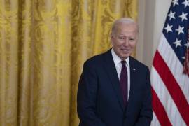 El presidente de los Estados Unidos, Joe Biden, da la bienvenida a los alcaldes que asisten a la reunión de invierno de la Conferencia de Alcaldes de los Estados Unidos en la Casa Blanca en Washington, DC.
