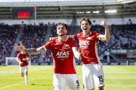 Mateo Chávez brilló en su debut con el AZ Alkmaar, dando una asistencia en la goleada sobre el Groningen.