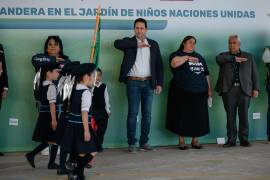 El alcalde Javier Díaz González, acompañado por autoridades educativas, encabezó los honores a la bandera en el Jardín de Niños “Naciones Unidas” en San Nicolás de los Berros.