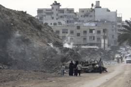 Montaña de escombros en Ciudad de Gaza. El alto el fuego en la Franja de Gaza cumple ocho meses en vigor, marcados por la muerte de cerca de 950 gazatíes en ataques israelíes.