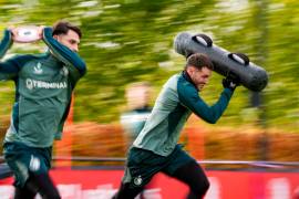 Santiago Giménez regresa a los entrenamientos con el Feyenoord tras superar una lesión en el muslo que lo había mantenido alejado de las canchas desde septiembre.