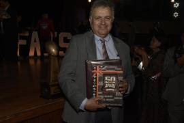 Víctor Manuel Pérez Ocampo “Heisman”, presentó su libro “50 años Fueron, son y serán por siempre...”.