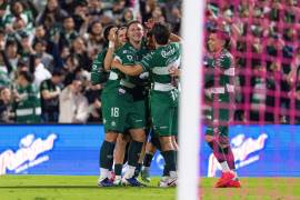 Santos Laguna consiguió su quinta victoria consecutiva en el torneo tras imponerse a los Gallos Blancos en el Estadio Corona.