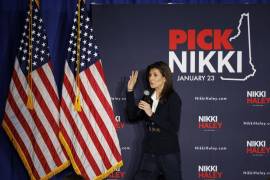 La candidata republicana a la presidencia, la ex gobernadora de Carolina del Sur, Nikki Haley, habla durante un mitin para salir a votar en Manchester, New Hampshire.