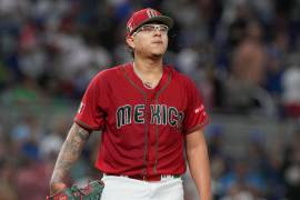 Julio Urías no participará con la Selección Mexicana en los siguientes compromisos del Tri de beis, luego de lo declarado por el mánager, Benjamín Gil.