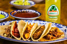Los tacos son una de las comidas más icónicas de México y se han convertido en un favorito mundial debido a su versatilidad y sabor.