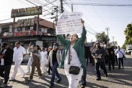 Tras el rechazo al aumento salarial de 6.8% en una consulta sindical, trabajadores del Seguro Social advierten que mantendrán las movilizaciones hasta que haya nuevos representantes.