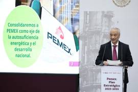 El director general de Petróleos Mexicanos (Pemex), Víctor Rodríguez Padilla, habla durante la presentación del Plan Estratégico para el Fortalecimiento de Petróleos Mexicanos 2025-2035 en Ciudad de México.