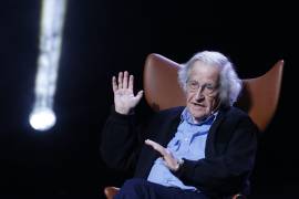 El lingüista, filósofo, politólogo y activista estadounidense Noam Chomsky, fue reportado como fallecido. Posteriormente, la noticia fue desmentida por su esposa, Valeria Chomsky.