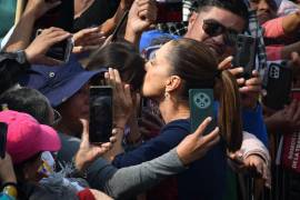 Sheinbaum también aprovechó la ocasión para rendir homenaje a los pueblos originarios, a los migrantes, y al pueblo mexicano en general.
