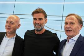 Jürgen Klopp posa durante su presentación en Frankfurt, donde delineó el proyecto con el que buscará devolver a Alemania a la élite.