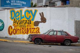 Con un dólar que sube a diario, protestas semanales por salarios y un chavismo que retiene el control gubernamental, Venezuela cumple cinco meses sin Nicolás Maduro.