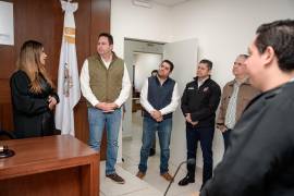 El alcalde Javier Díaz González, junto a autoridades municipales, recorre las instalaciones de los Juzgados Cívicos Municipales para supervisar el funcionamiento del sistema de Justicia Cívica en Saltillo.