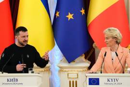 El presidente de Ucrania, Volodimir Zelenski, en una conferencia de prensa conjunta con la presidenta de la Comisión Europea, Ursula von der Leyen, en el Palacio Mariinsky en Kiev.