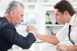 Te explicamos por qué la psicología respalda su mayor estabilidad frente a generaciones jóvenes.