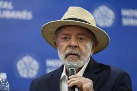 El presidente brasileño, Luiz Inácio Lula da Silva, habla durante una rueda de prensa en el Hospital Sirio Libanés este domingo, en São Paulo, Brasil.