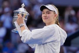 Elena Rybakina culminó su actuación en Flushing Meadows con un ace para asegurar su tercera corona de Grand Slam.