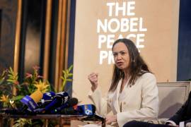 La ganadora del Premio Nobel de la Paz, María Corina Machado asiste a una conferencia de prensa en el Grand Hotel de Oslo.