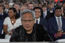 El CEO de Nvidia, Jensen Huang, llega antes del discurso del presidente Donald Trump en una cumbre de IA en el auditorio Andrew W. Mellon, el miércoles 23 de julio de 2025, en Washington. FOTO: