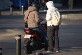 20 de diciembre del 2025. El servicio de transporte de motocicletas por aplicación está en auge en la Ciudad de México y la Zona Metropolitana del Valle de México, pues usuarios lo consideran una opción ágil para sortear el tráfico y más barato, pese a los riesgos que conlleva.