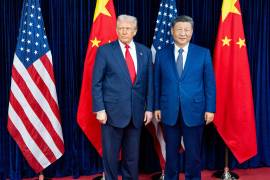 El presidente estadounidense, Donald Trump, y el líder chino, Xi Jinping, en un momento que simboliza la compleja e influyente relación entre las dos principales potencias económicas del mundo.