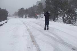 Se esperan fuertes lluvias, temperaturas bajo cero, caída de aguanieve, vientos de hasta 80 km/h y oleaje de más de 3 metros, según el SMN.