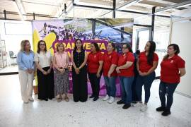 Alondra Mata, directora de Cáritas de Saltillo, encabezó el arranque de la venta con causa cuyos recursos serán destinados a alimentación, medicamentos y atención médica para adultos mayores.