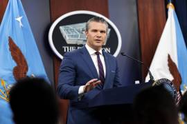 El secretario de Guerra de EE.UU., Pete Hegseth, da una conferencia de prensa en Washington.