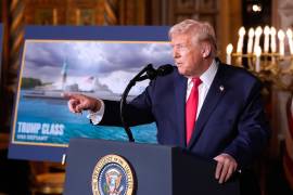 El presidente Donald Trump en su club Mar-a-Lago en Palm Beach, Florida en donde anunció un nuevo buque de guerra de gran tamaño que él llama un “acorazado”.
