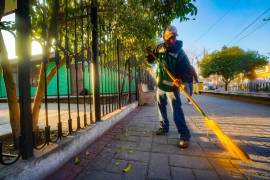 Las cuadrillas municipales recorren colonias, vialidades y comunidades rurales para atender reportes y necesidades de la población.