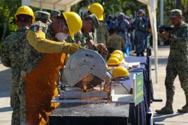 Mientras México restringe la compra legal a través de un modelo centralizado y militarizado, la disponibilidad en Estados Unidos mantiene un flujo constante.