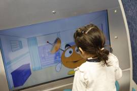 Una niña participa en la presentación del ‘Espacio Antenas’, en la Ciudad de México (México).