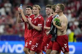 Los jugadores daneses celebraron haber pasado en segundo lugar a los Octavos de la Eurocopa.