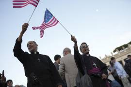 Entre los católicos estadounidenses liberales, existe optimismo de que León XIV continuará el trabajo del papa Francisco de acercarse a los pobres y los marginados, incluidos los migrantes.