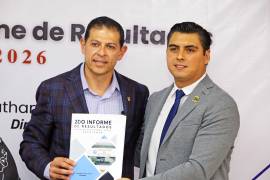 Jonathan Flores Pérez presentó su informe de actividades 2025-2026 en la Facultad de Economía Unidad Sureste de la UAdeC.