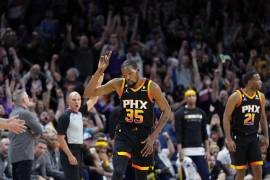 Kevin Durant y Devin Booker hicieron de las suyas para llevar a los Suns al triunfo ante Nuggets.