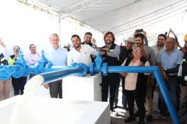 Autoridades municipales, directivos de Agsal y vecinos participaron en la puesta en marcha del Pozo Balcones, que garantizará el abasto de agua potable en el poniente de Saltillo.