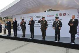 Durante el acto protocolario, el general Adame Cabrera fue acompañado por el gobernador, alcaldes y autoridades militares de la región sureste de Coahuila.