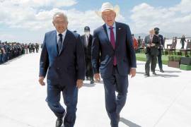 Ken Salazar, exembajador de Estados Unidos en México, pasó de entrar hasta dos veces por día a Palacio Nacional cuando Andrés Manuel López Obrador era presidente, a ser repudiado por el gobierno federal.